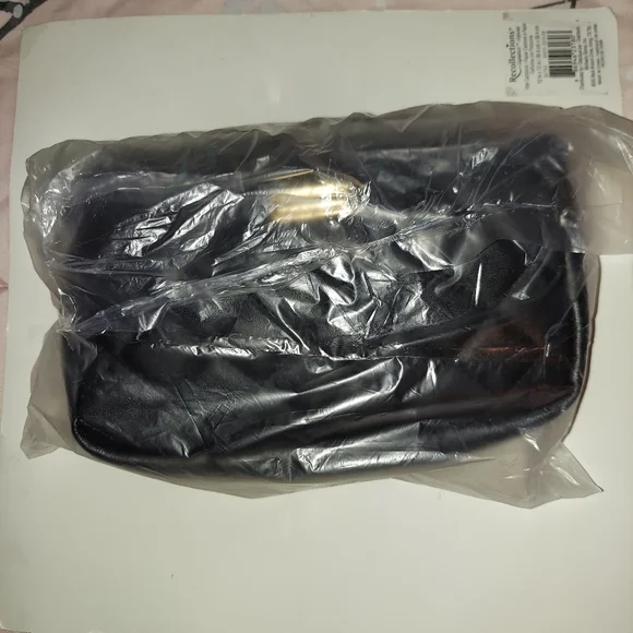 Black Quilted Purse -NEW - Picture 2 of 4